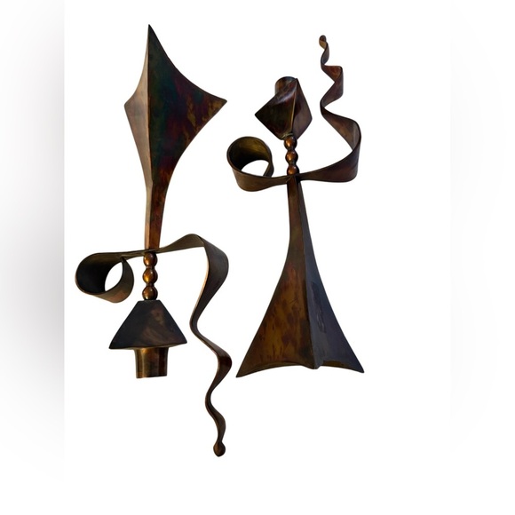 Mid-century Modern Pair of Solid Copper Acid Washed Candlesticks - Picture 6 of 13